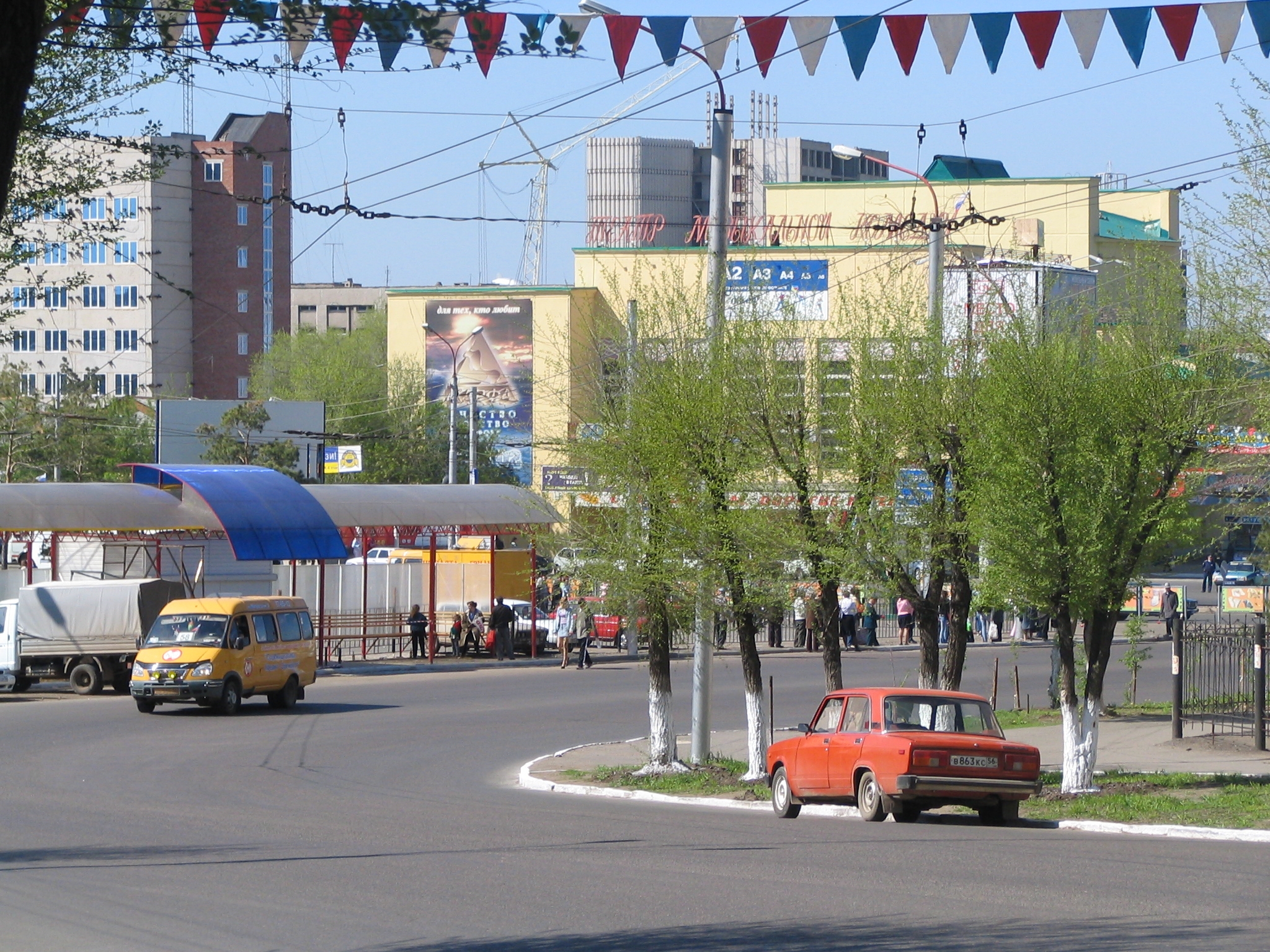 Оренбург население. Оренбург центр города. Оренбург улицы города. Ул Оренбургская Оренбург. Оренбург лето.