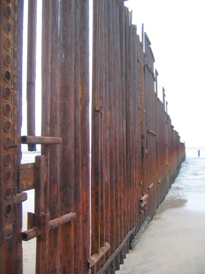 File:TJ Border Fence Closeup.jpg