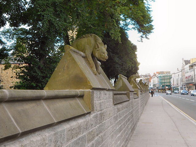 File:The Animal Wall, Cardiff.jpg