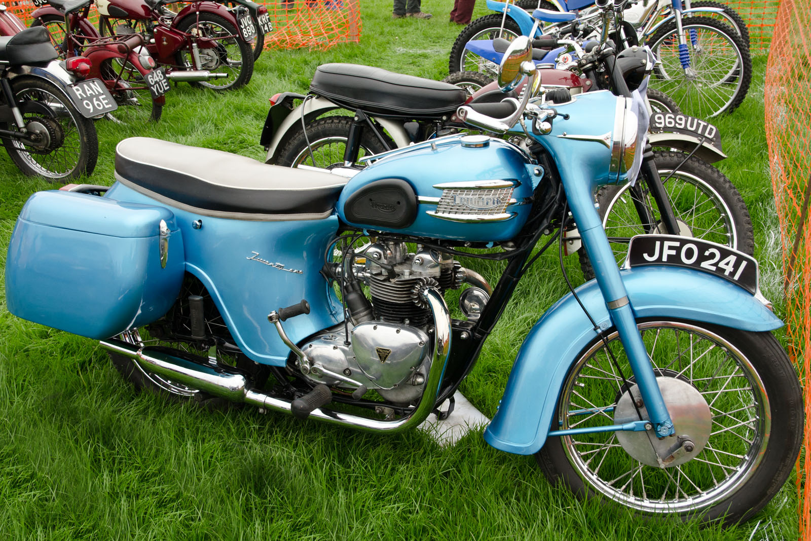 Triumph 20. Honda 1967. Хонда(мотоцикл)1967. Мотоциклы BSA d10 Silver Bantam. Мотоцикл Хонда 1967 года.