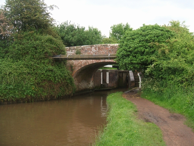 File:Worcester and Birmingham Canal - Bridge 49 - geograph.org.uk - 824907.jpg