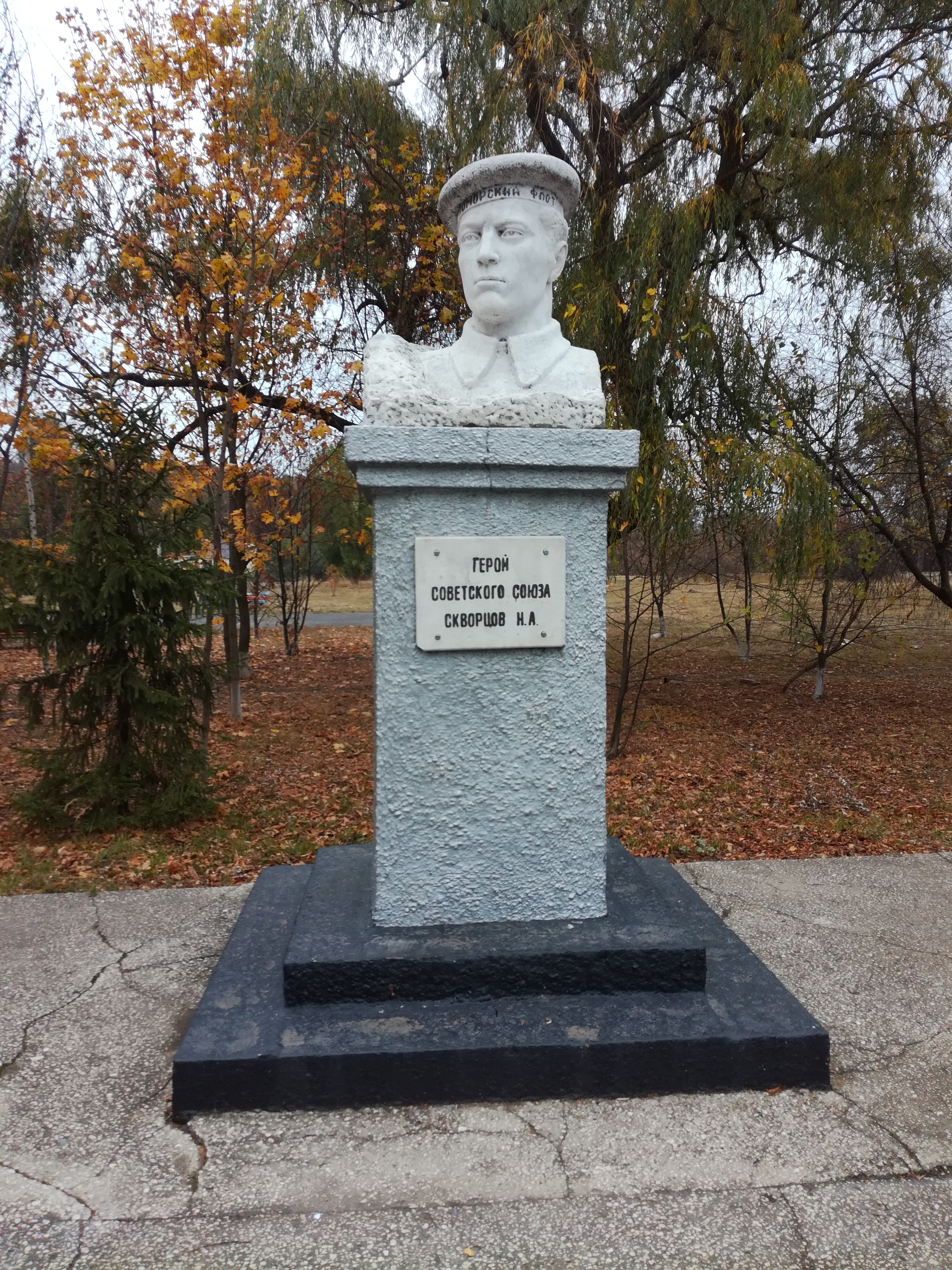 Памятник вдове. Памятник Бобровы дворы. Памятник Бондареву в с Бобровы дворы. Памятник солдату с Бобровы дворы ул Скворцова. Памятник л-16.