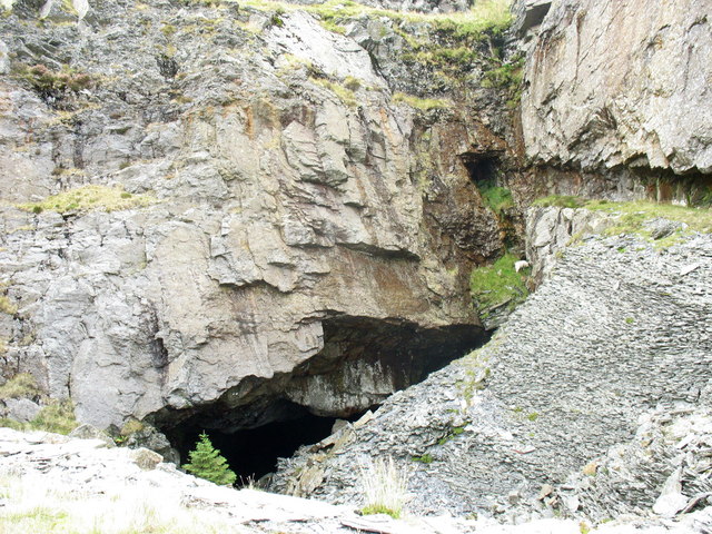 File:A former adit to the North Pit of Cwt y Bugail - geograph.org.uk - 587293.jpg