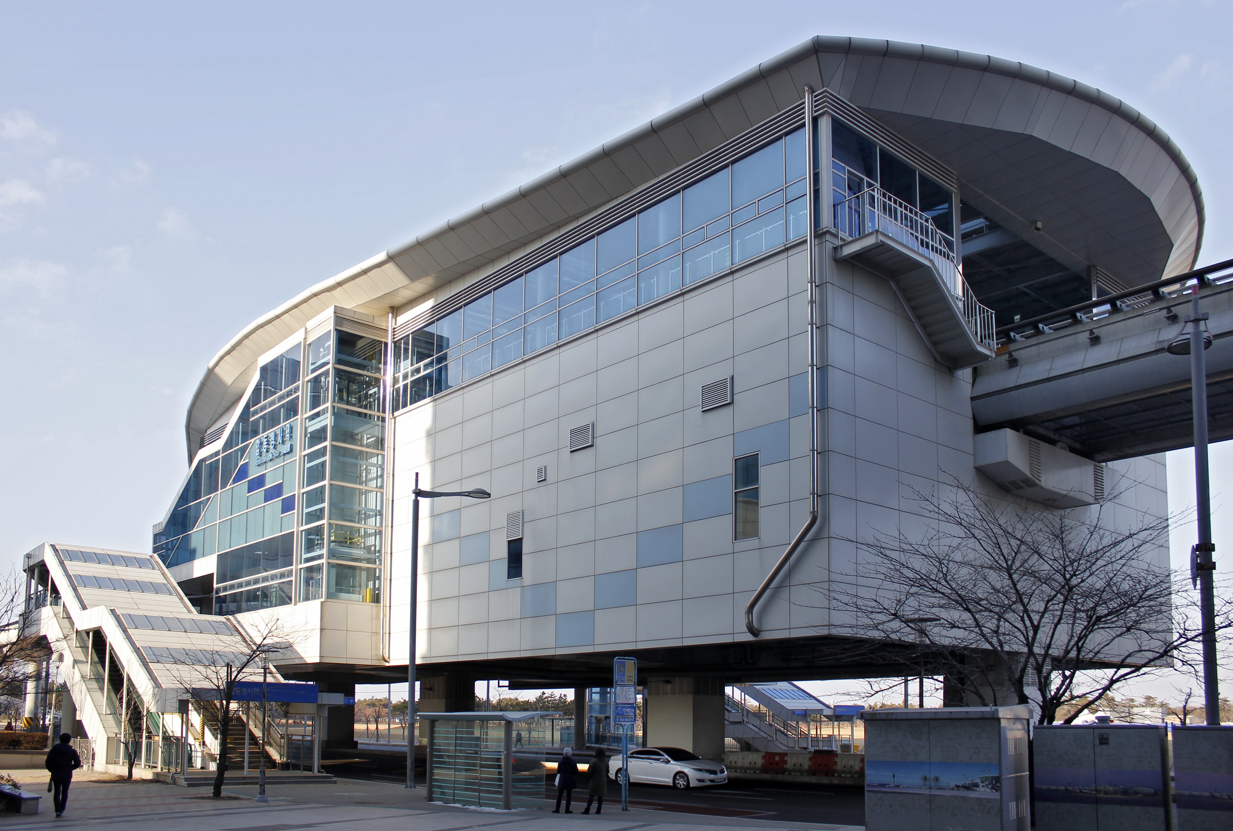 Административный комплекс. Современном комплексе «станция». Incheon Airport Maglev. Административный комплекс фото.