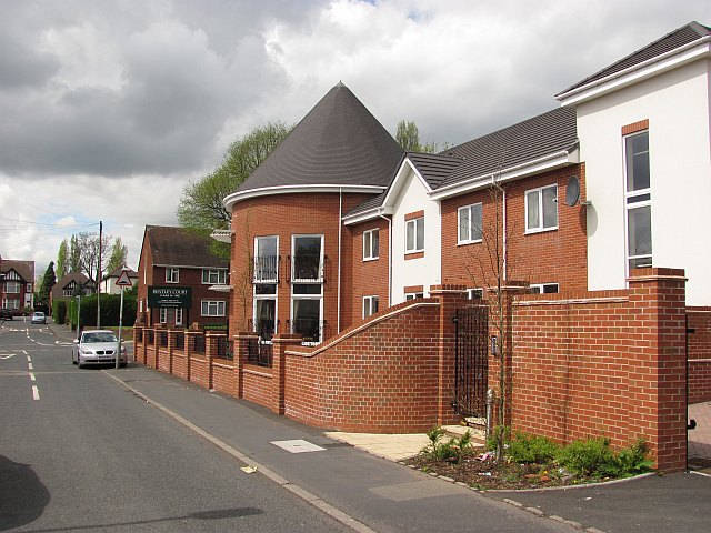 File:Bentley Court - geograph.org.uk - 1853311.jpg