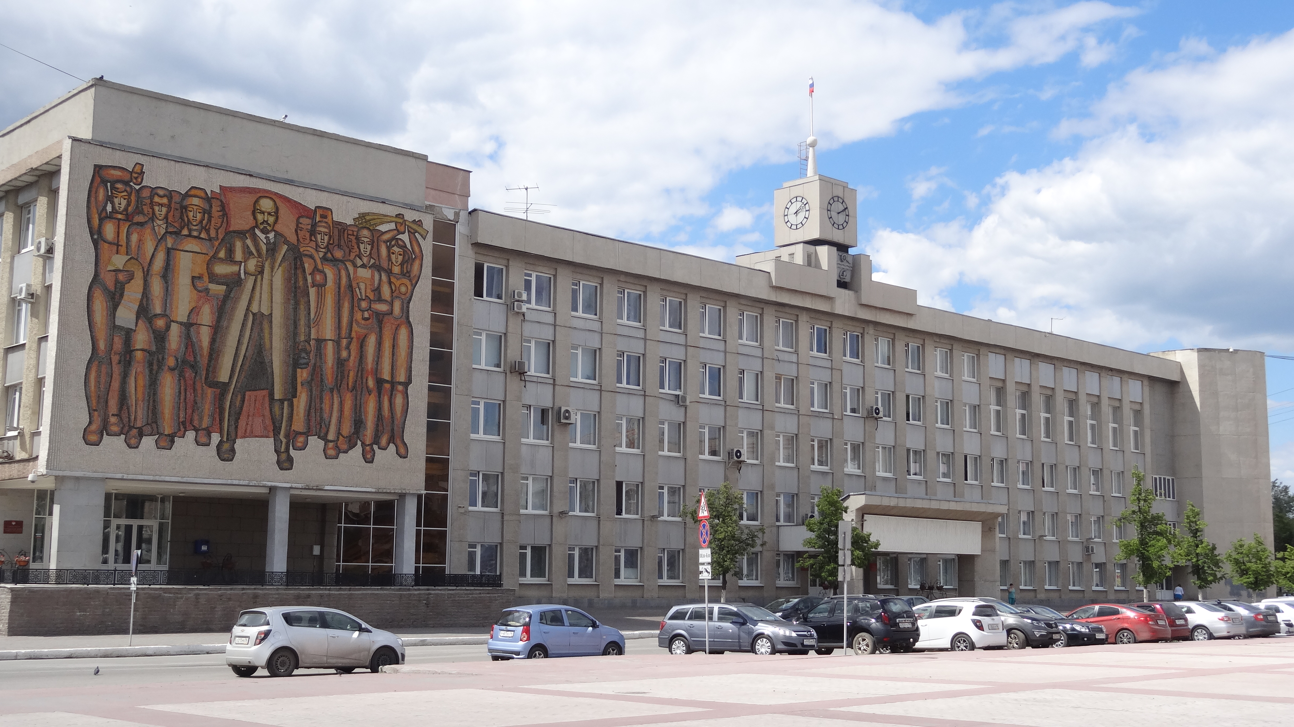 Уральский государственный округ. Администрация Каменск-Ураль города Каменск-Уральский. Здание администрации Каменск-Уральский. Соборная площадь Каменск Уральский Каменск-Уральский. Здание администрации города Каменск Уральский.