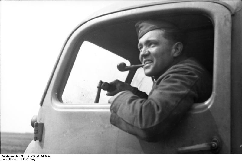 File:Bundesarchiv Bild 101I-241-2174-26A, Russland-Süd, LKW-Fahrer.jpg