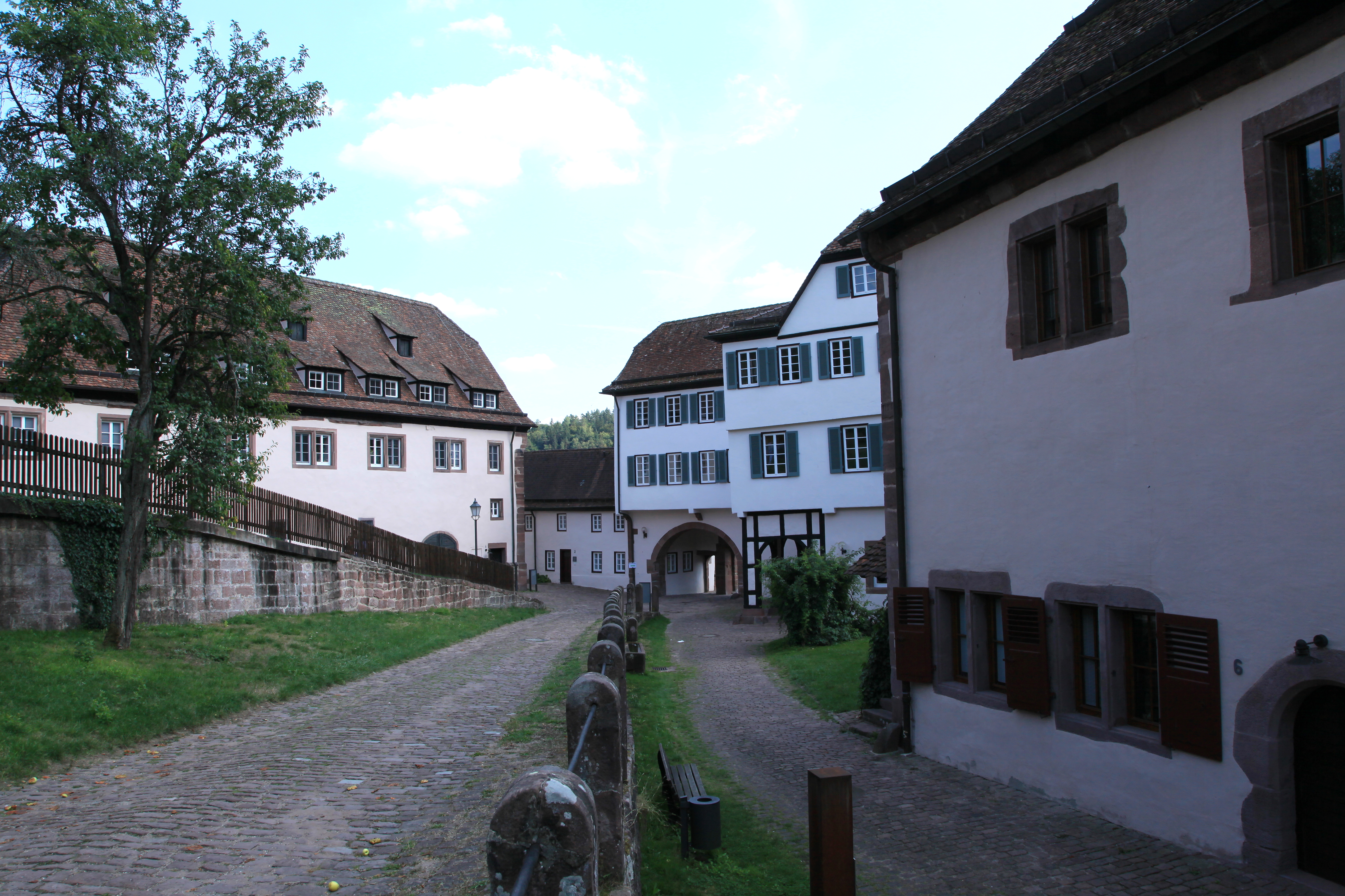 Lands germany. Клостерхоф. Хирзау. Бенедиктин-младший Шварцвальд Хоф. Бенедиктин младший Шварцвальд Хоф фото.