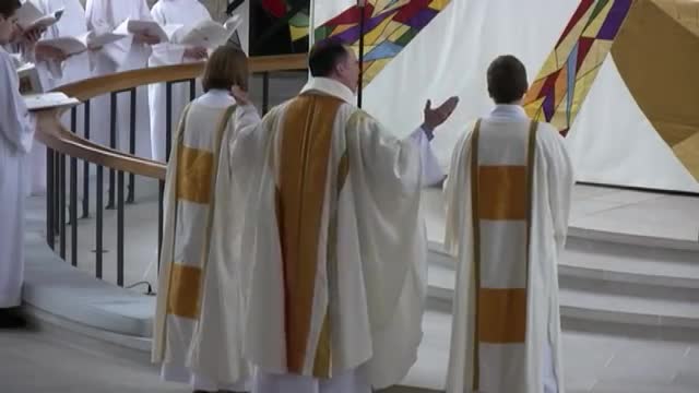 File:Chapel of the Resurrection - Prayer.jpg