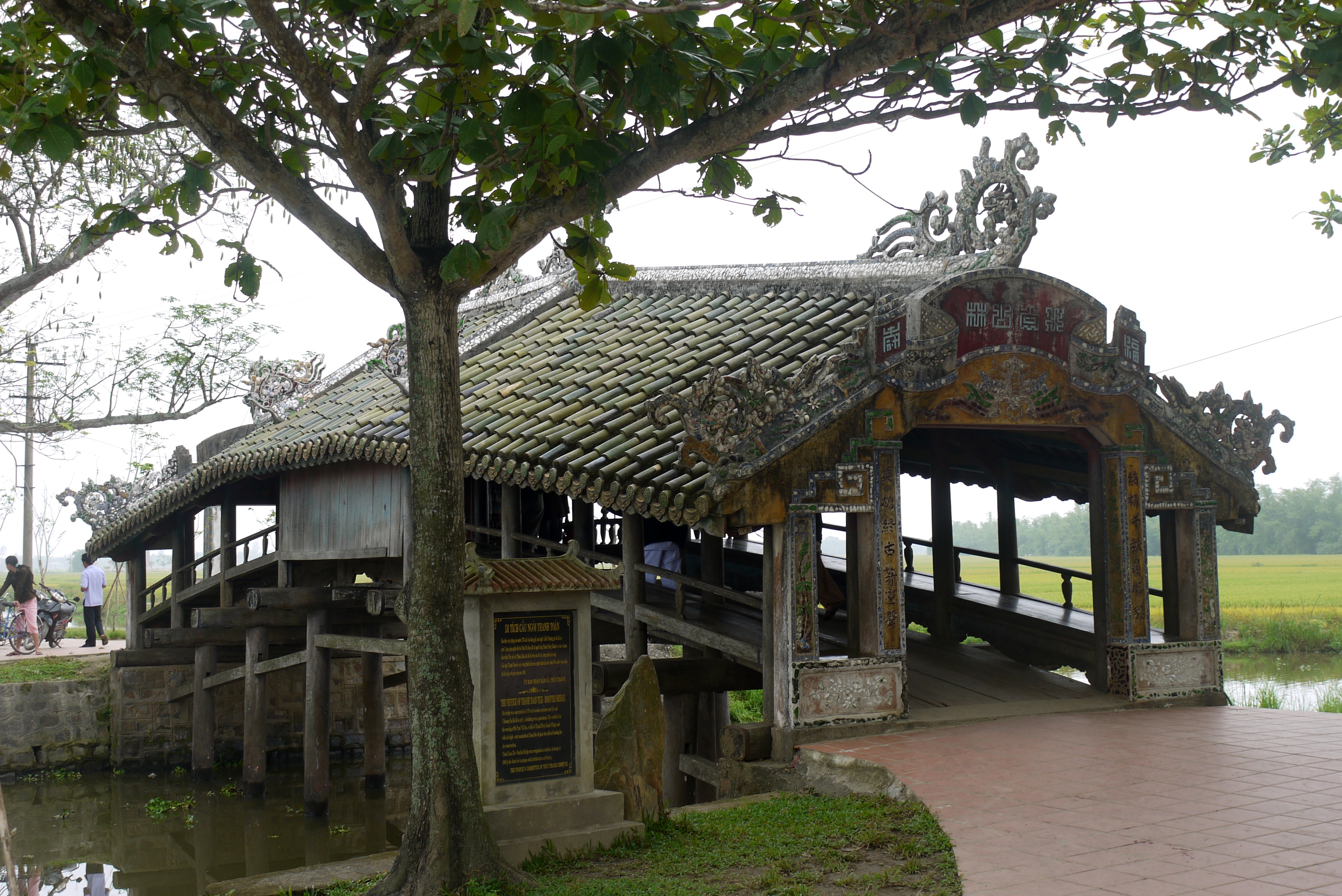 File:Chinese Bridge in the countryside near Huế, Vietnam.jpg - Wikimedia Commons