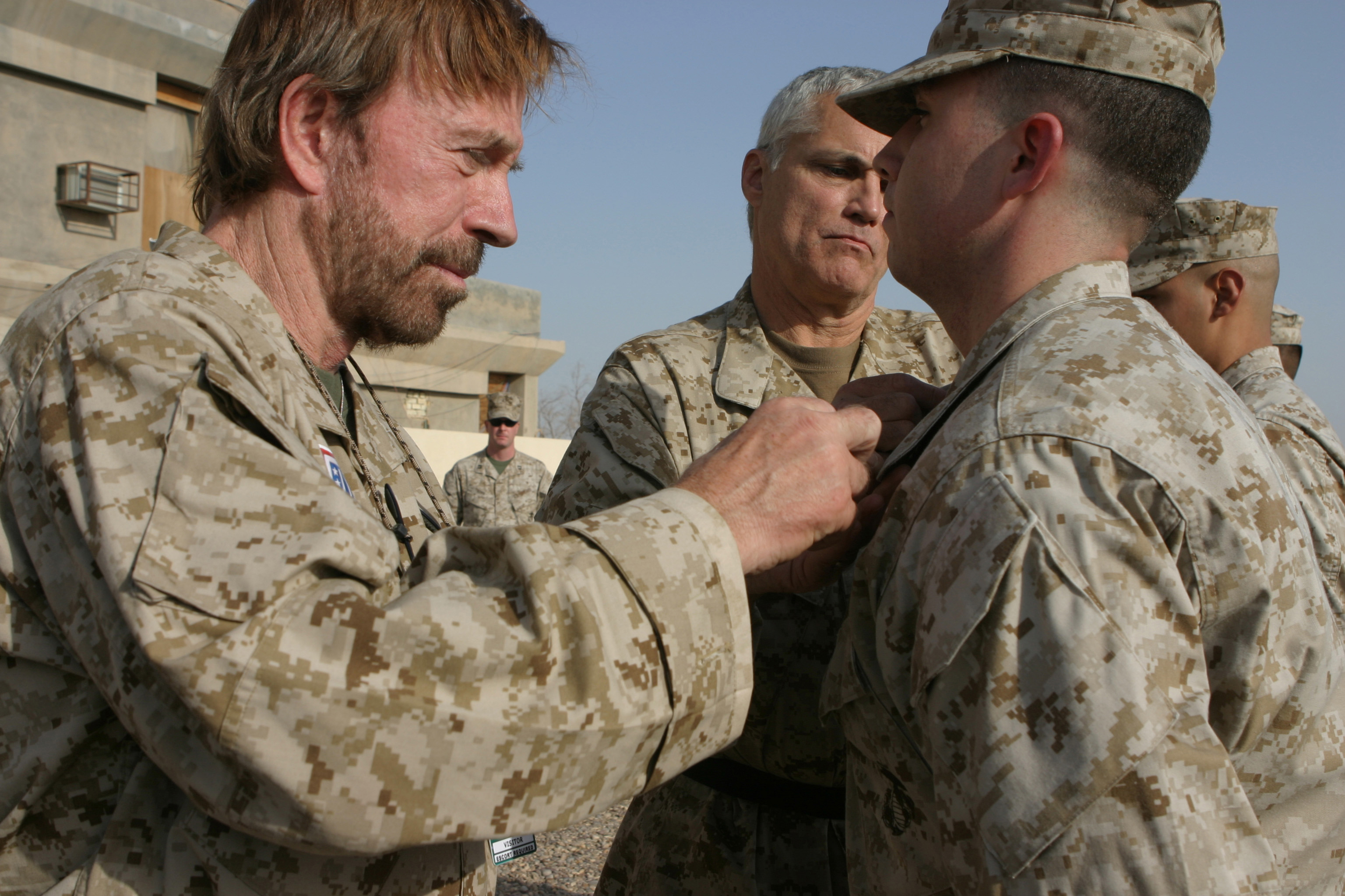 Tập tin:Chuck Norris in Iraq in 2006.jpg – Wikipedia tiếng Việt