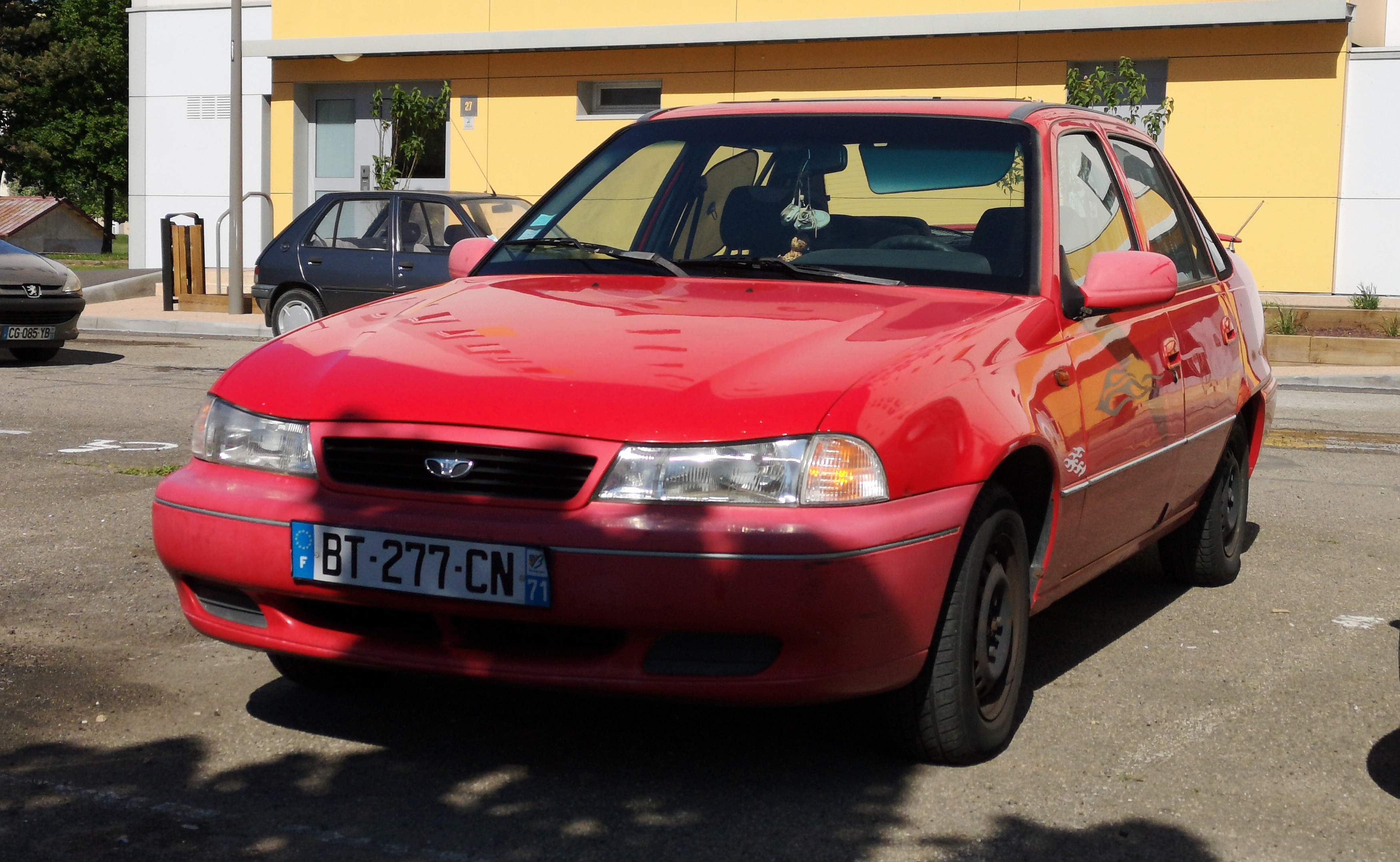 Седаном nexia. ￼ Daewoo Nexia седан 2001. Daewoo 2001 Nexia седан автомат 2.2. Nexia 195/45. Нексия купе седан.