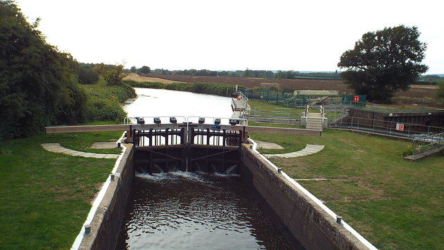 File:East Lock, River Medway near Tonbridge - geograph.org.uk - 3633983.jpg