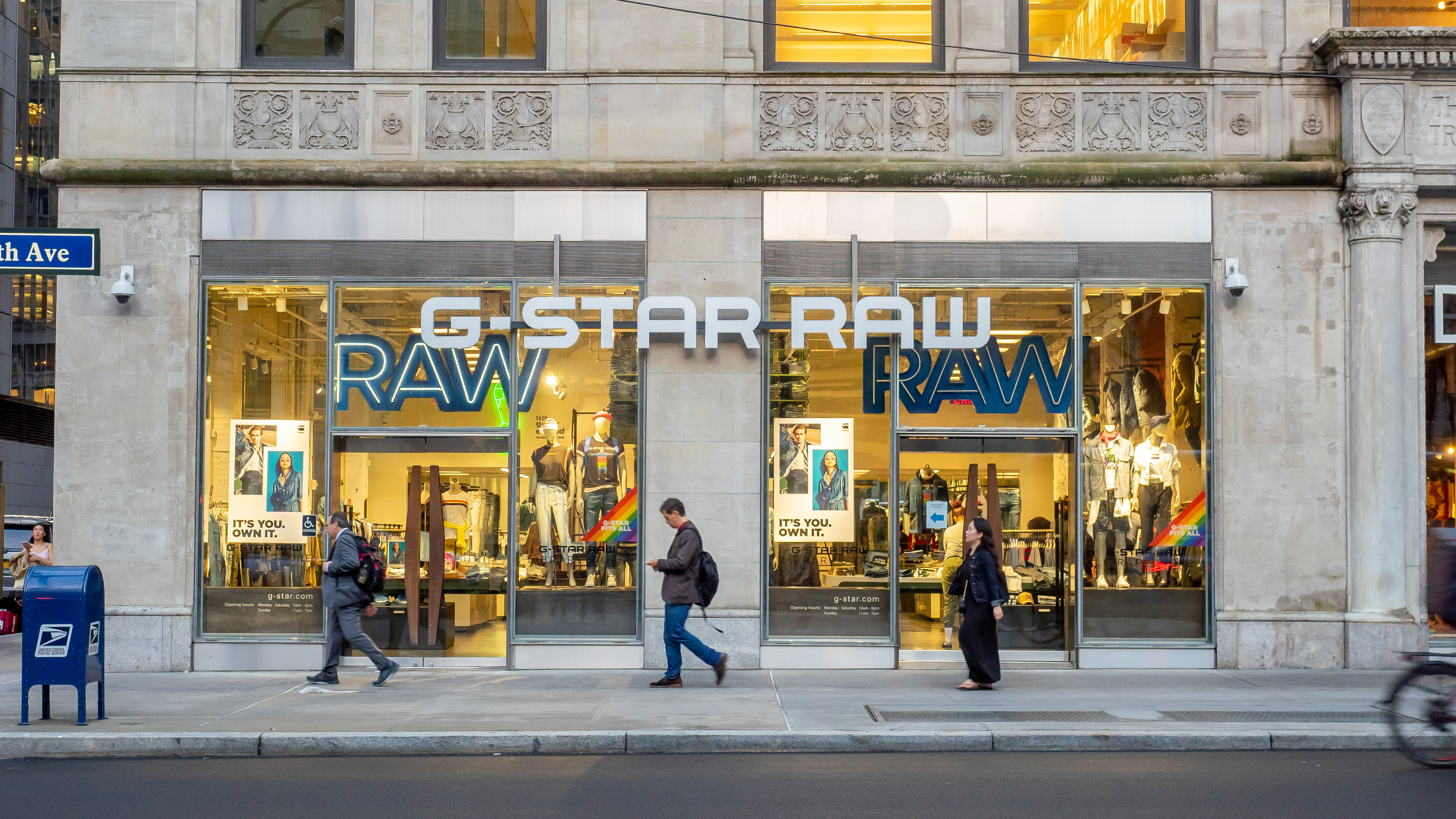 紺色となっておりますGーSTAR RAW