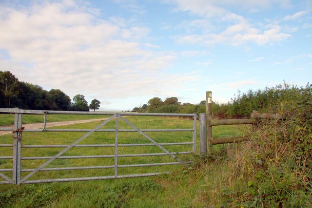 File:Gate to Spring Hill - geograph.org.uk - 1473521.jpg