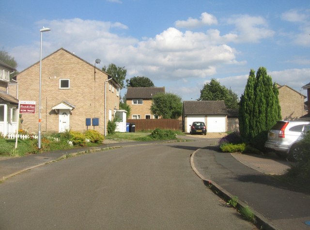 File:Houses in Blencowe Drive - geograph.org.uk - 4072556.jpg