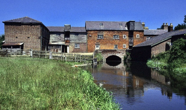 File:Hyde Mills, Wheathampstead - geograph.org.uk - 97414.jpg