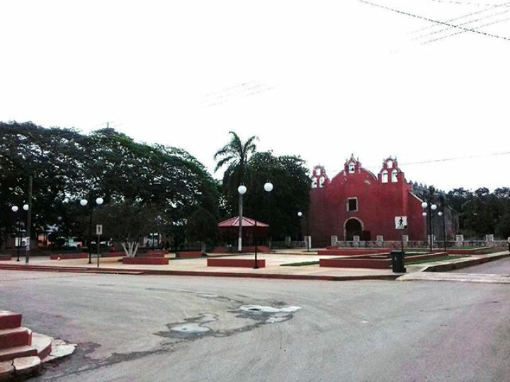 File:Iglesia en Tixméhuac, Yucatán.jpg