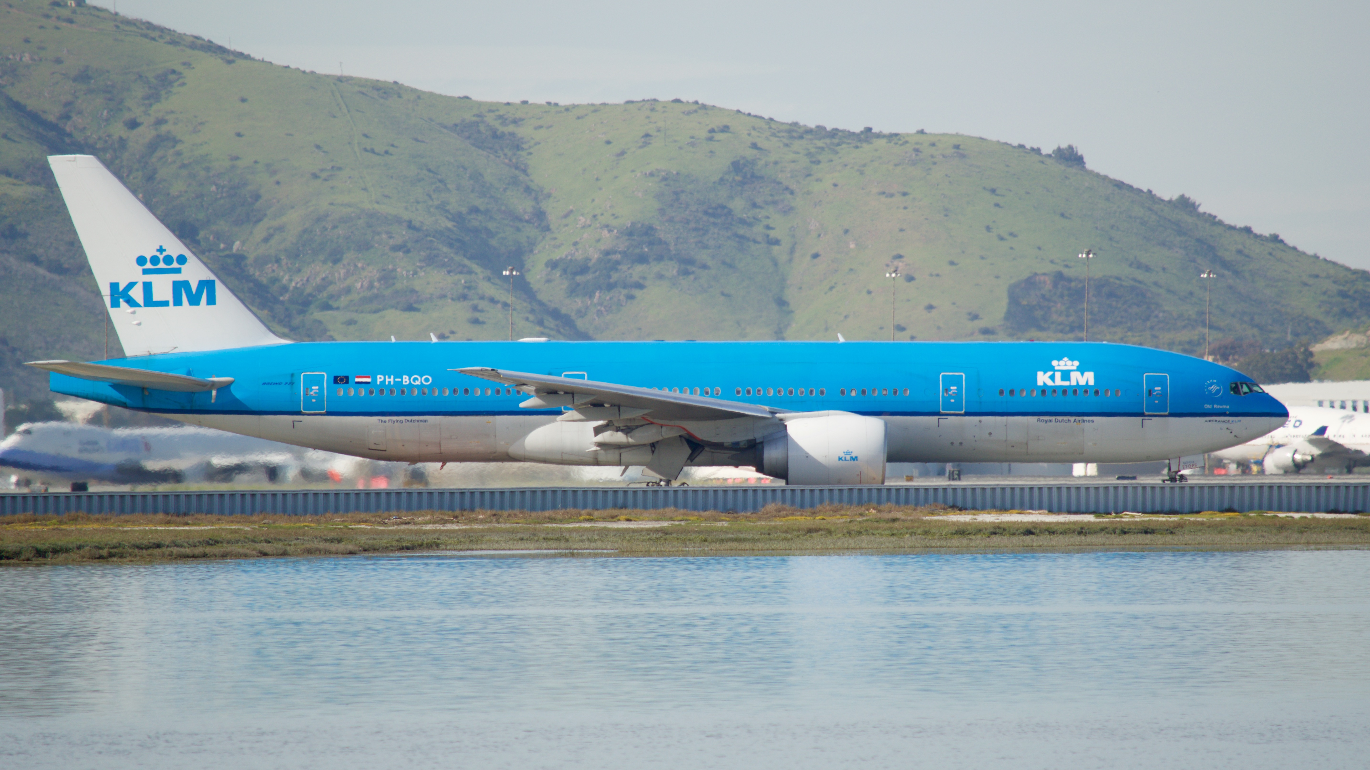 ファイル:KLM Boeing 777 -200 PH-BQO taxiing (33734238432).jpg