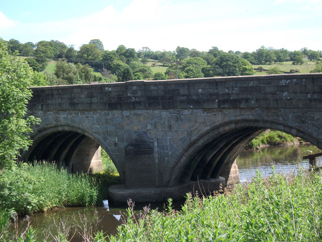File:Kildwick Bridge 14th century side.jpg