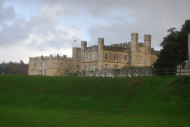 File:Leeds Castle - geograph.org.uk - 1613086.jpg