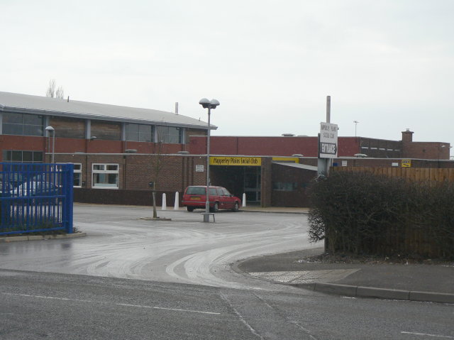 Picture of Mapperley Plains Recreation & Social Club courtesy of Wikimedia Commons contributors - click for full credit