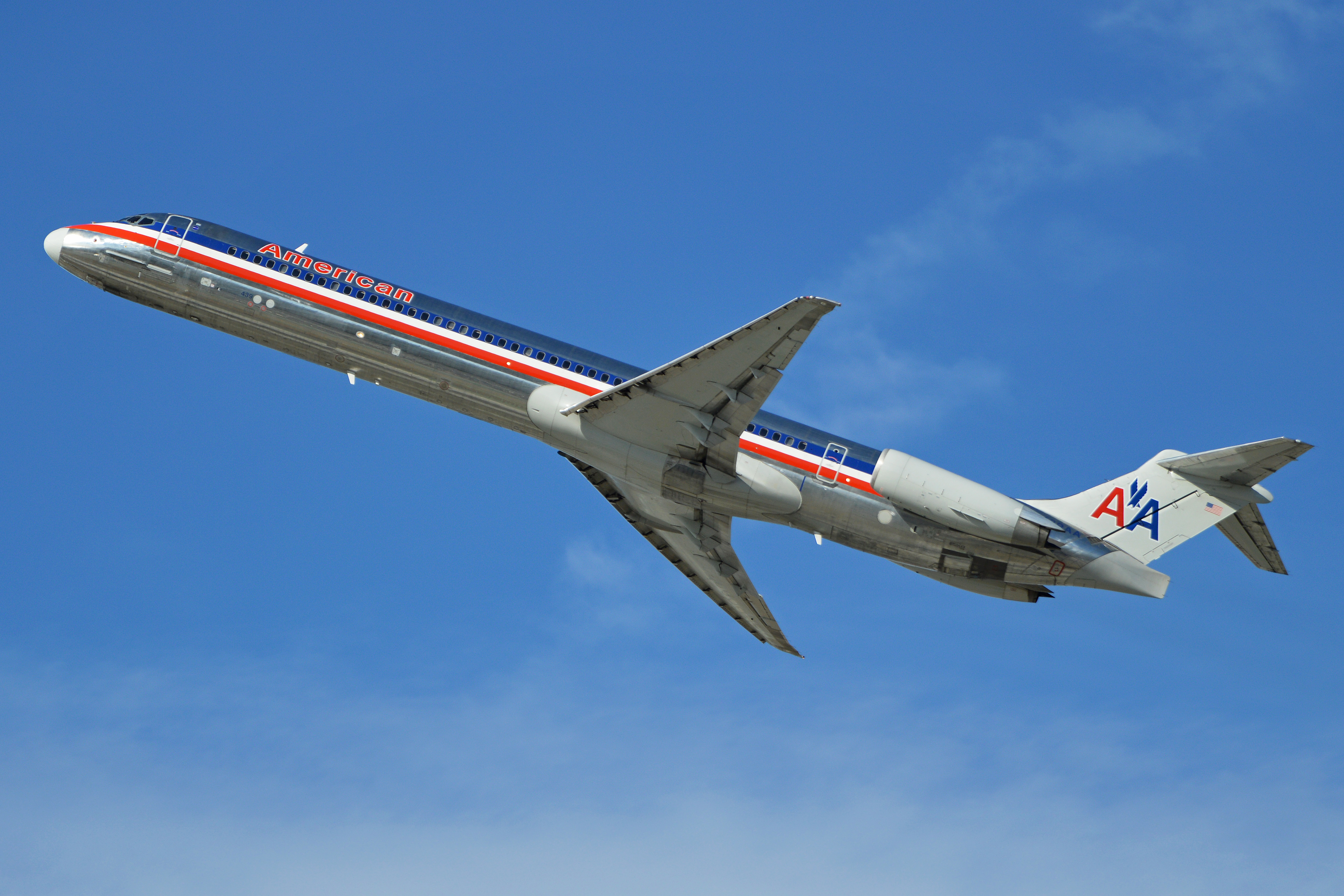File:McDD MD-82 'N439AA' American Airlines (14337366774).jpg 