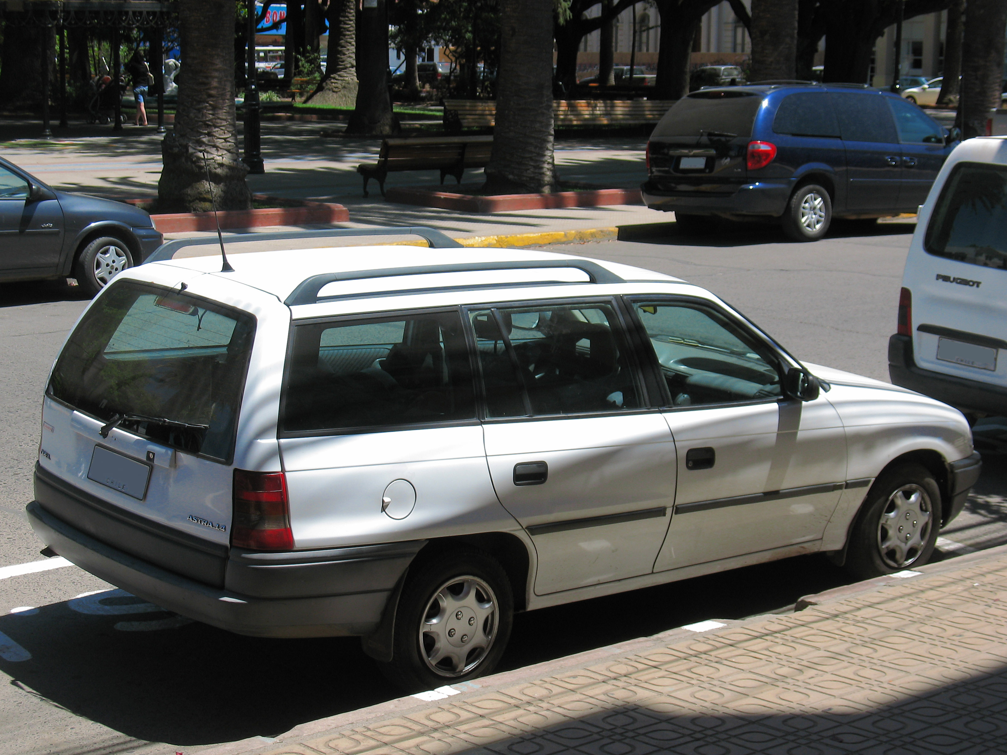 File:Opel Astra 1.4 Caravan 1995 (15334553380).jpg - Wikimedia Commons