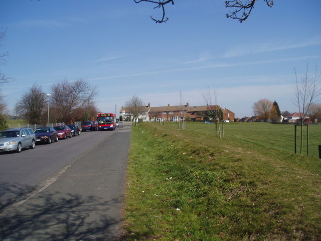 File:Open space opposite Edgebury Primary School, New Eltham, Kent - geograph.org.uk - 141092.jpg