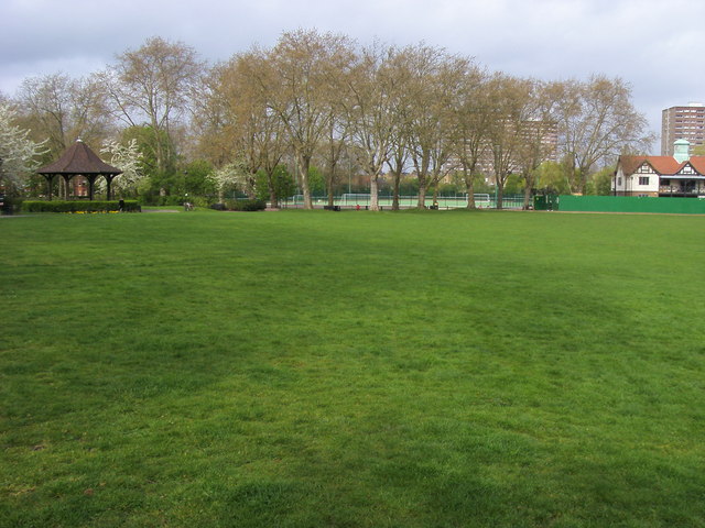 File:Paddington Recreation Ground - geograph.org.uk - 820340.jpg