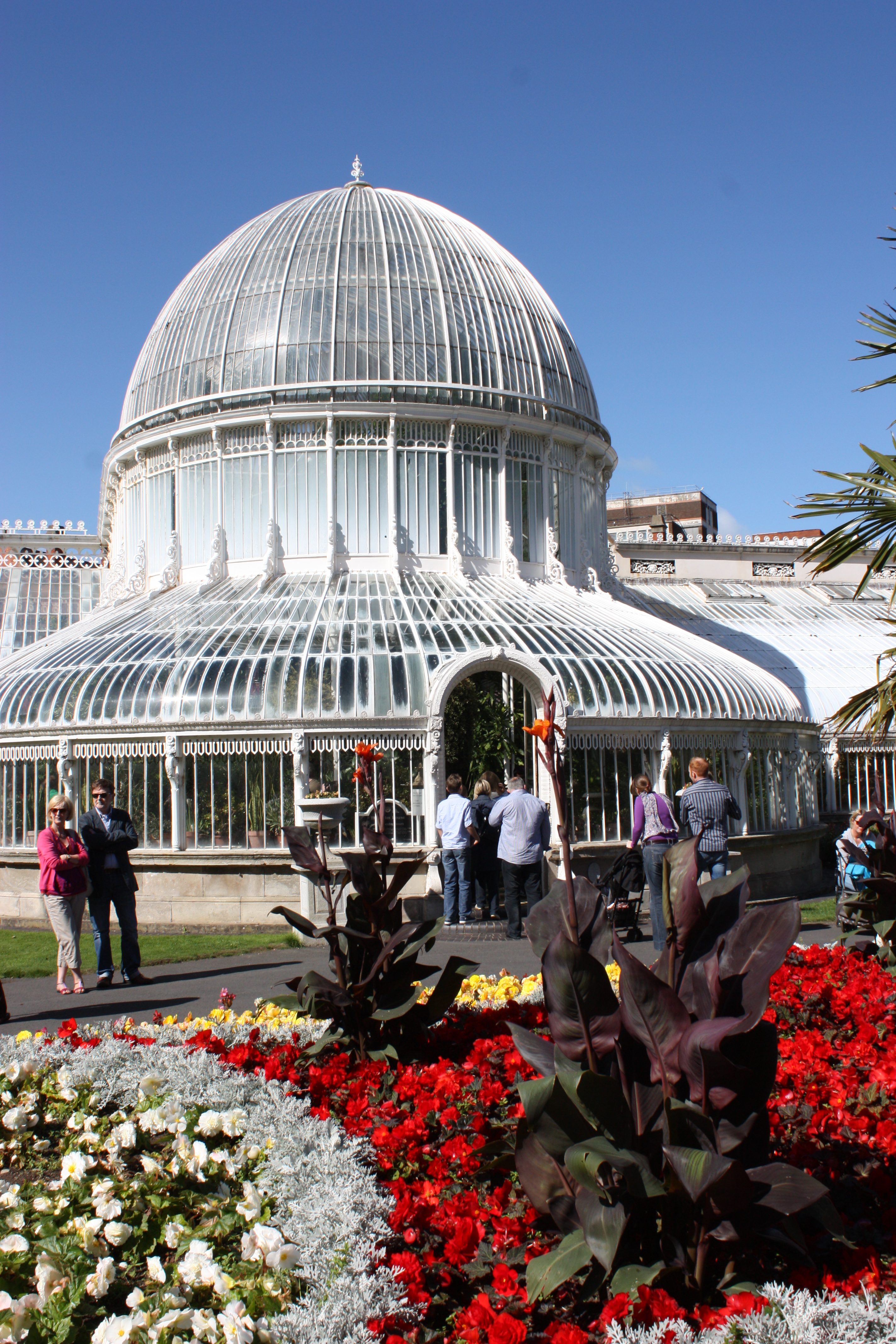 Palm_House%2C_Botanic_Gardens%2C_Belfast%2C_August_2010_%2802%29