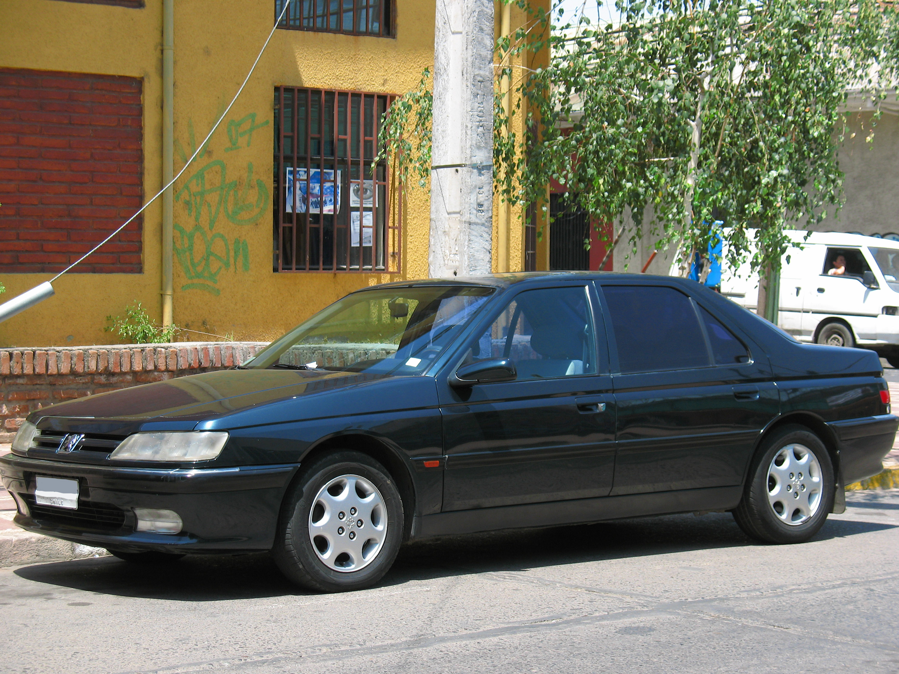 Автомобиль Peugeot 605