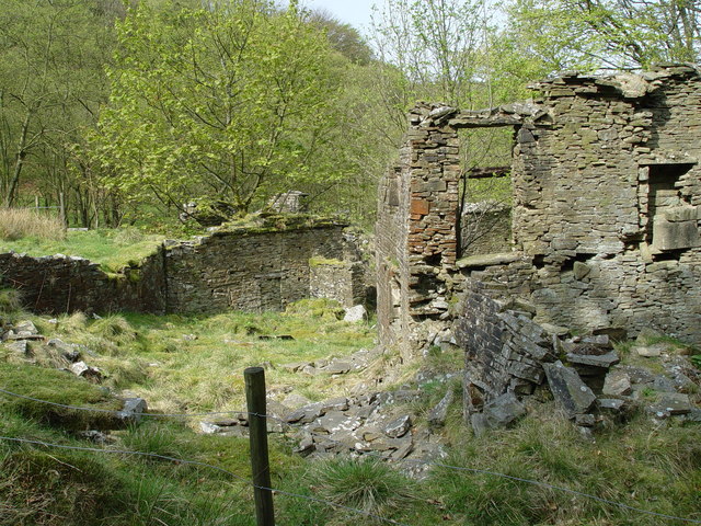 File:Ruin of Bentley House. - geograph.org.uk - 480327.jpg