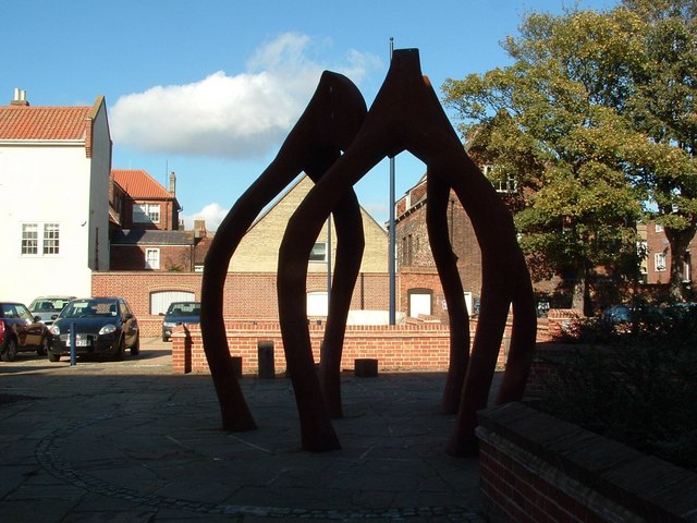 File:Sculpture, Row 111 - geograph.org.uk - 1018605.jpg