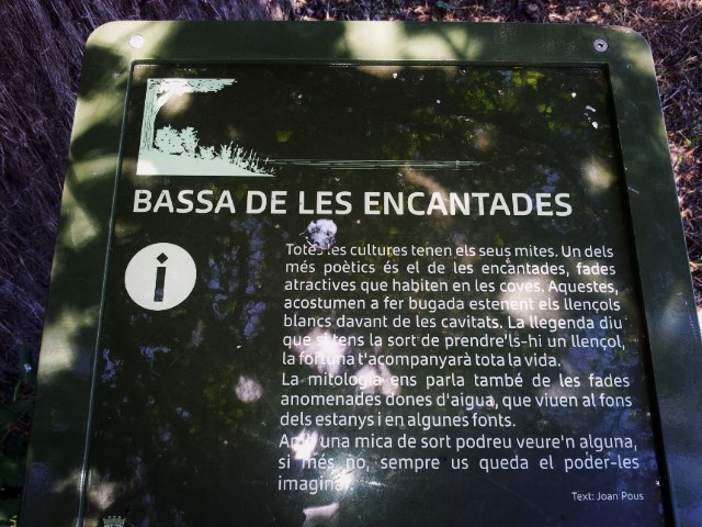 File:Seyalització de la Bassa de les encantades.jpg