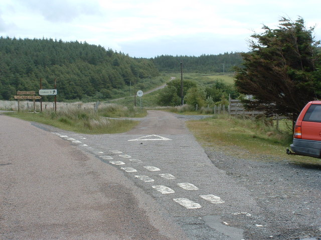 File:Side road to Uisken - geograph.org.uk - 193912.jpg