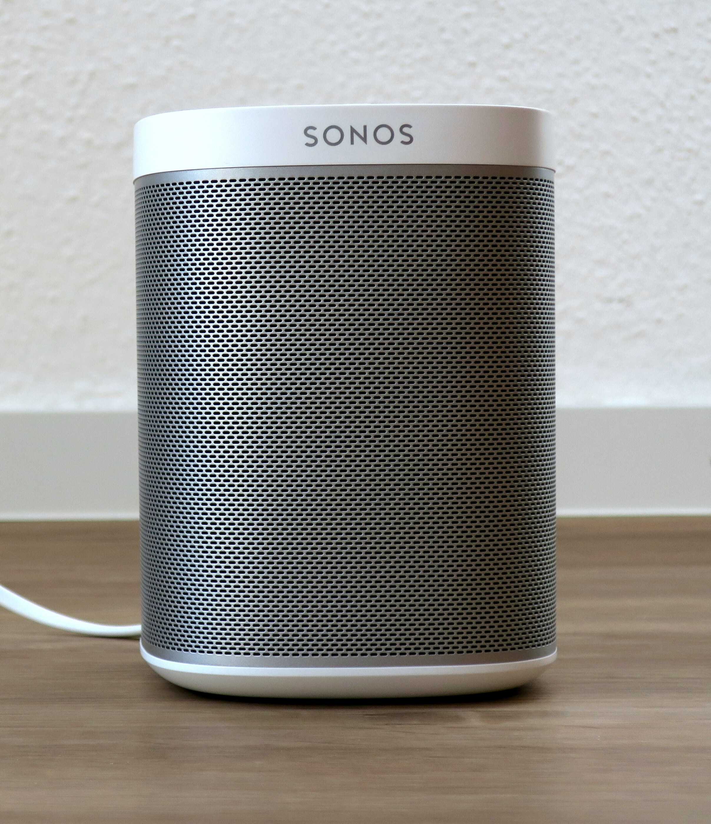 File:Sonos PLAY wireless speaker (cropped).jpg - Wikimedia Commons