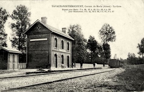 File:Tavaux et Pontséricourt la gare vers 1910.jpg