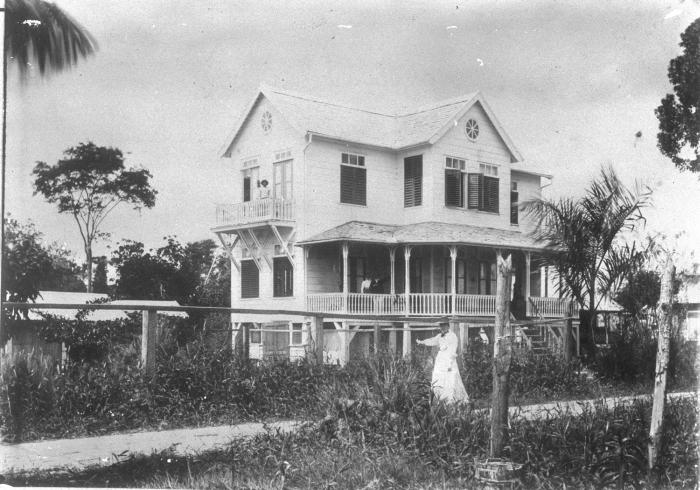 File:Tropenmuseum Royal Tropical Institute Objectnumber 60008963 Woning op het terrein van de leprozer.jpg