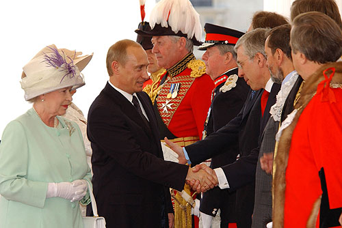 File:Vladimir Putin with Queen Elizabeth II-2.jpg