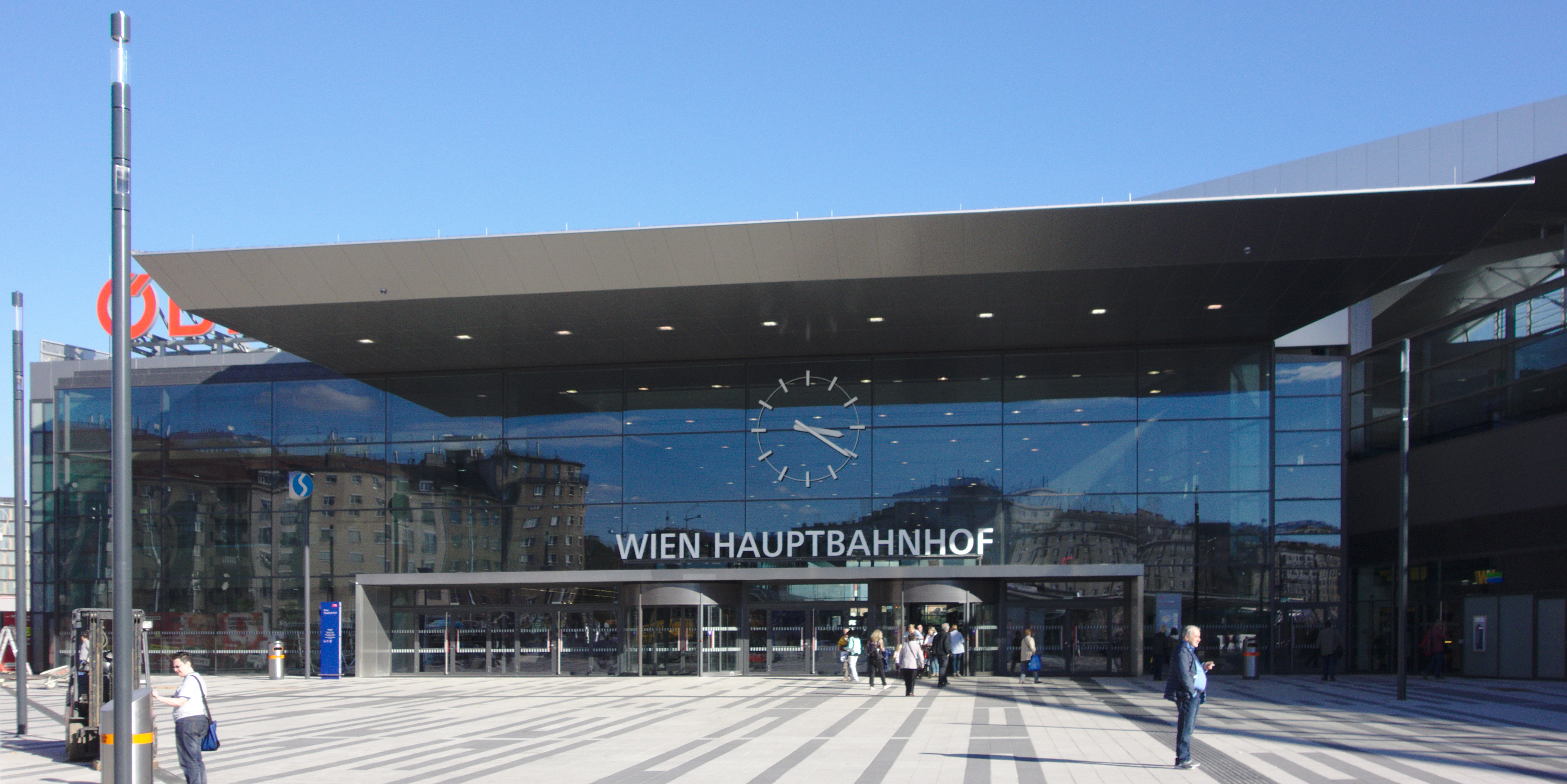 Is Vienna HBF the central station?