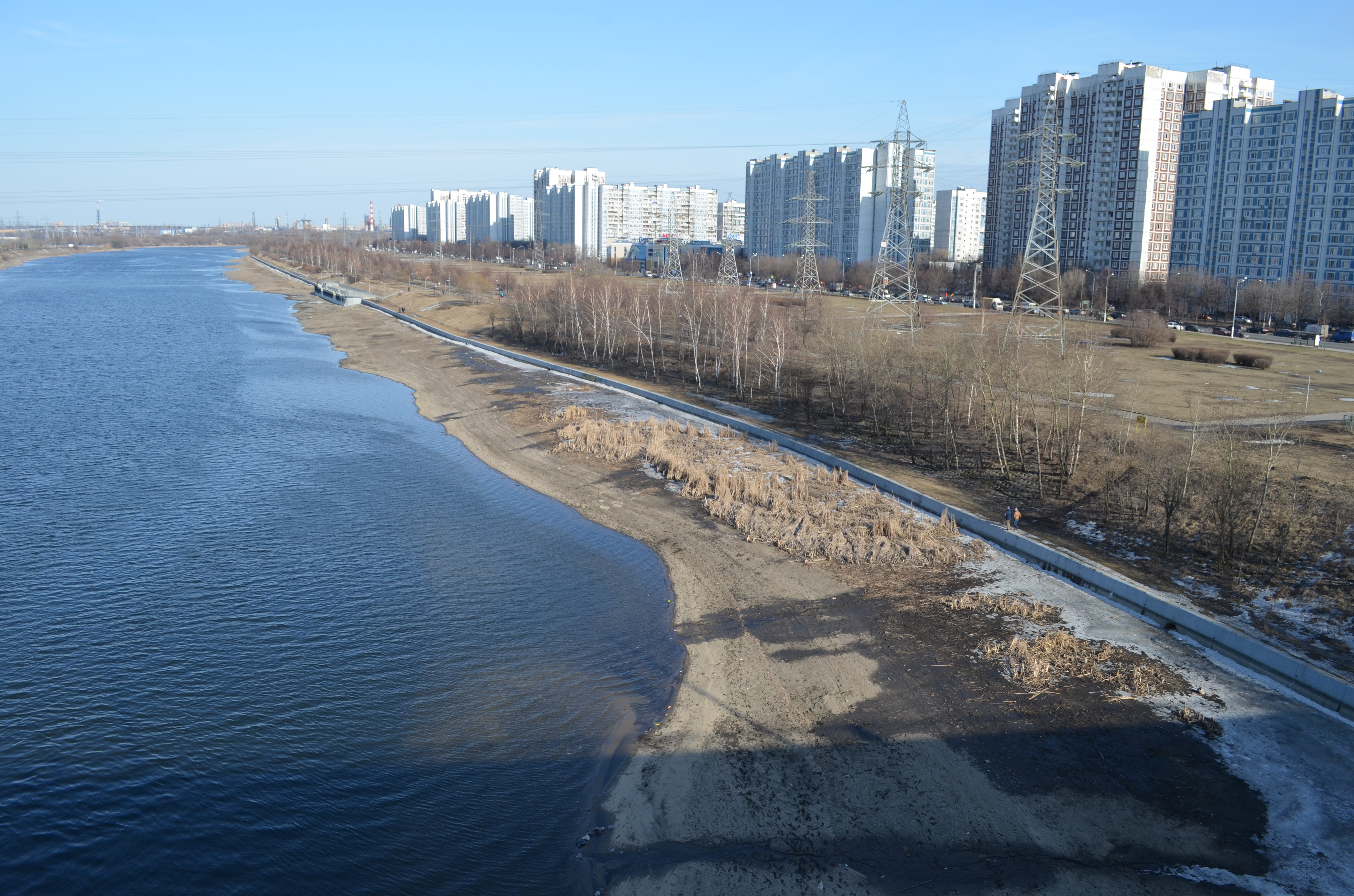 Река сейчас. Братеевский мост река Москва. Обмеление Москвы реки. Москва река обмелела. Обмеление рек 2022.