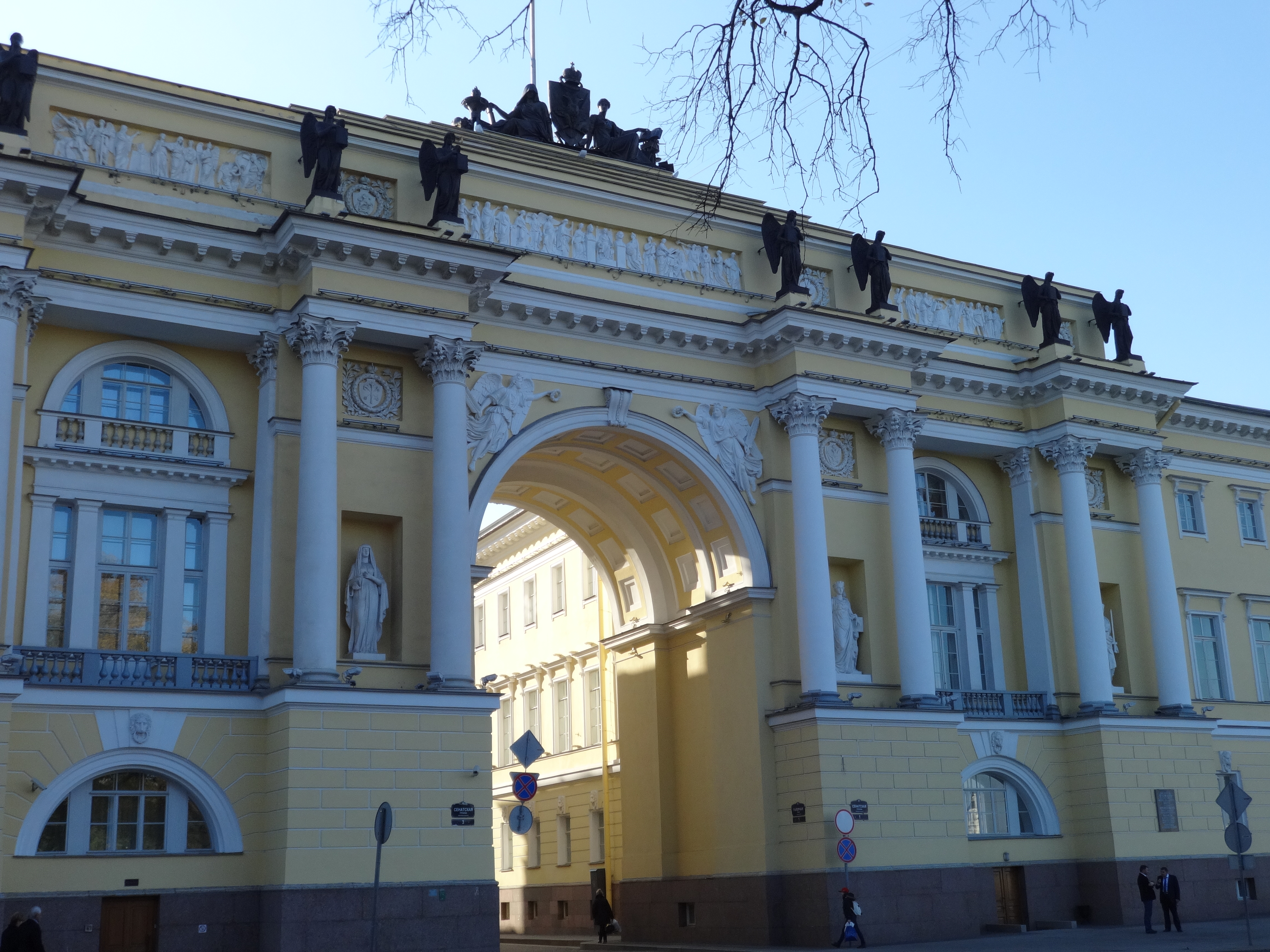 Здание сената и синода в санкт петербурге