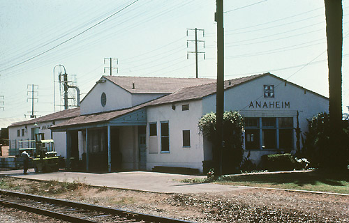 File:Anaheim ATSF station, July 1982.jpg