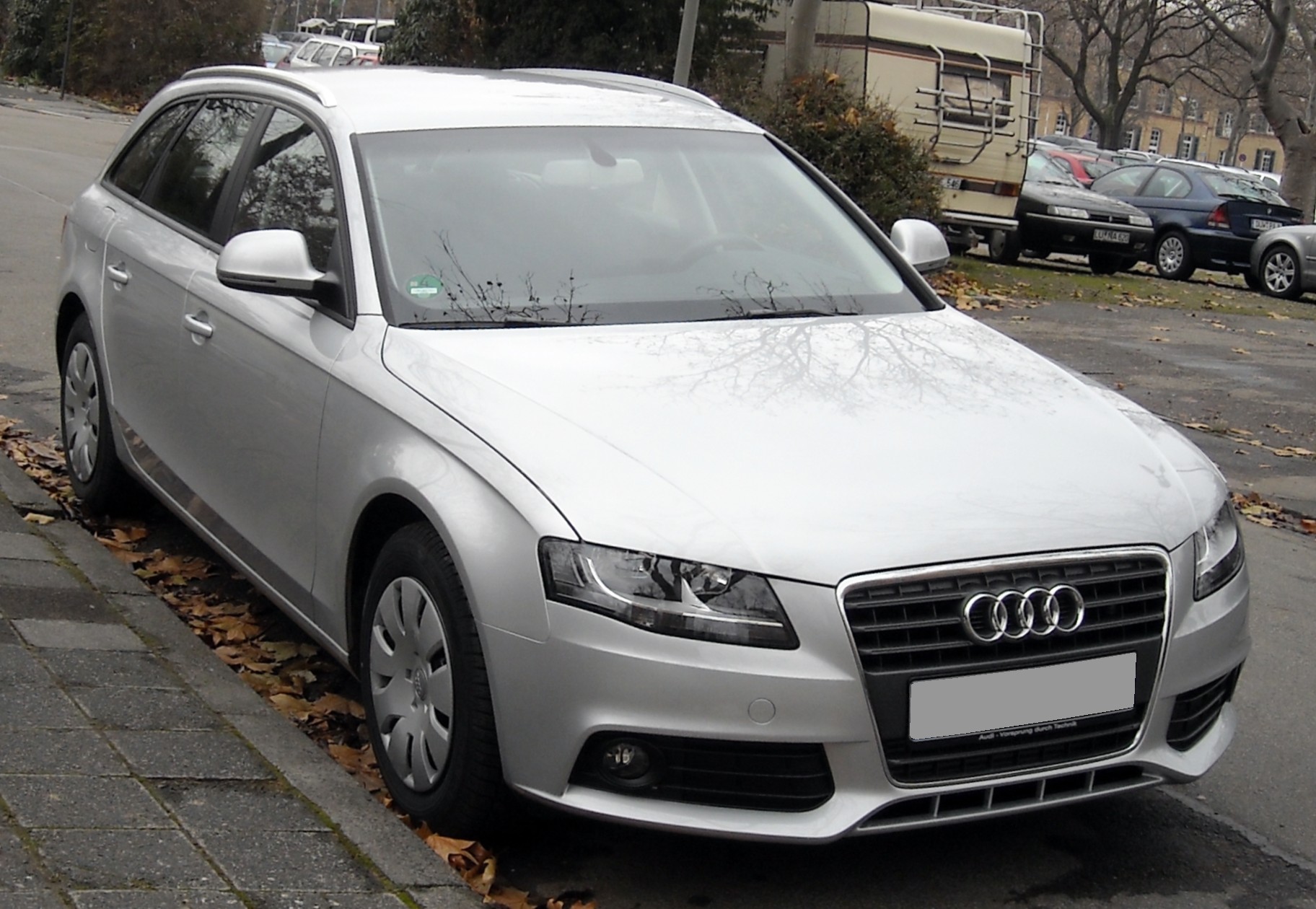 File:Audi A4 B8 Avant 2.0 TDI front 20100725.jpg - Wikimedia Commons