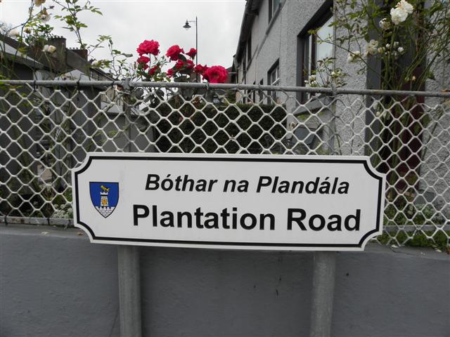 File:Bóthar na Plandála (Plantation Road) sign - geograph.org.uk - 2649350.jpg