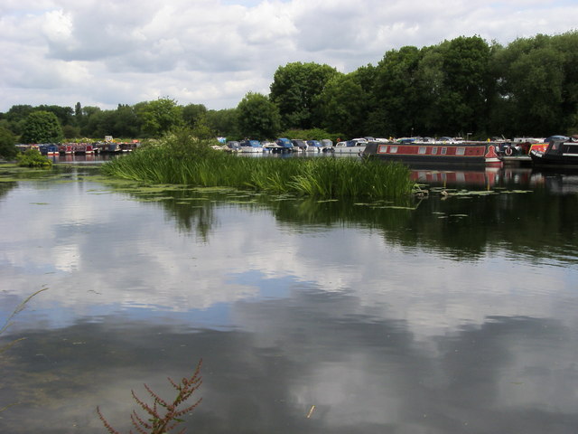 File:Boat and Barge Marina - geograph.org.uk - 850082.jpg