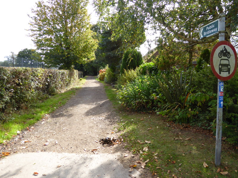 File:Bridleway goes south from Crawley Down Road - geograph.org.uk - 5150340.jpg