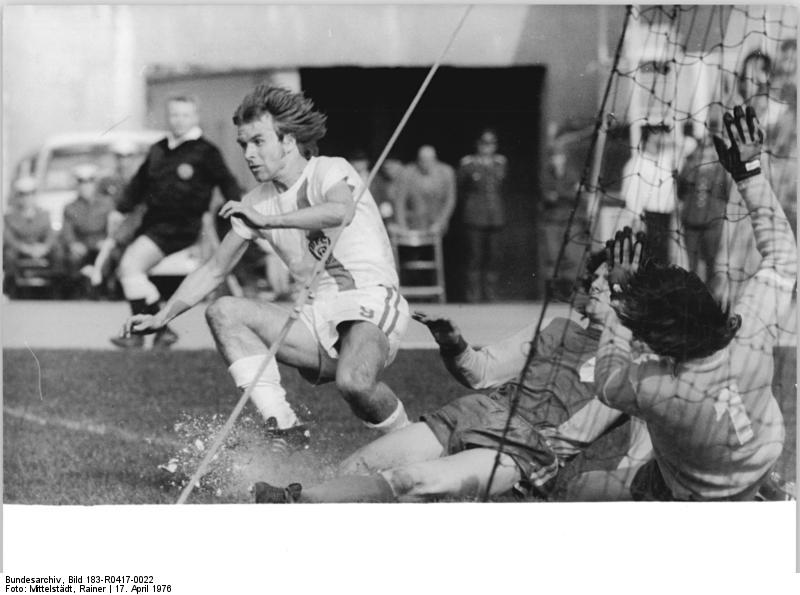 File:Bundesarchiv Bild 183-R0417-0022, BFC Dynamo - FC Carl-Zeiss-Jena 3-0.jpg