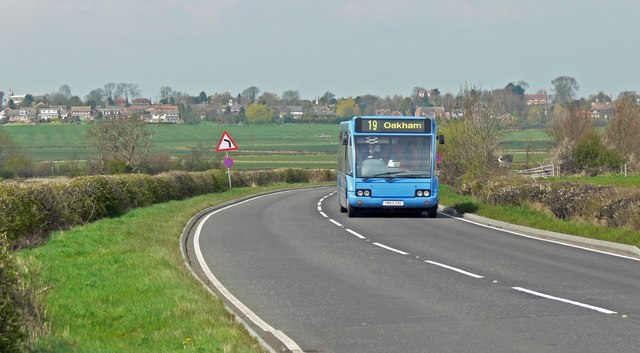 File:Bus to Oakham - geograph.org.uk - 778947.jpg